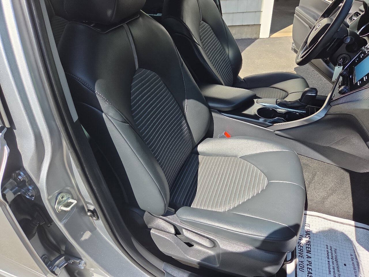Used 2020 Toyota Camry SE FWD image 10