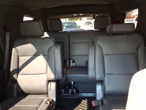 Used 2022 Chevrolet Tahoe Z71 w/ Luxury Package AWD/4WD image 22