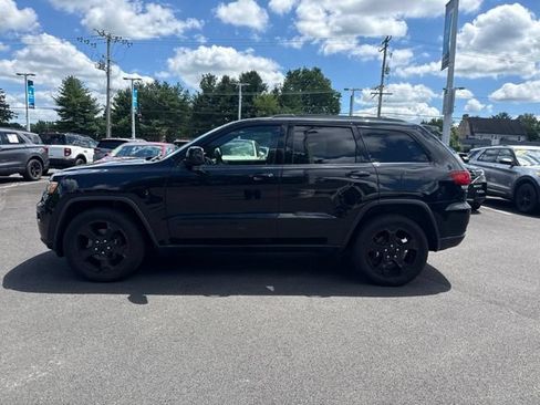 Used 2018 Jeep Grand Cherokee Laredo AWD/4WD image 5