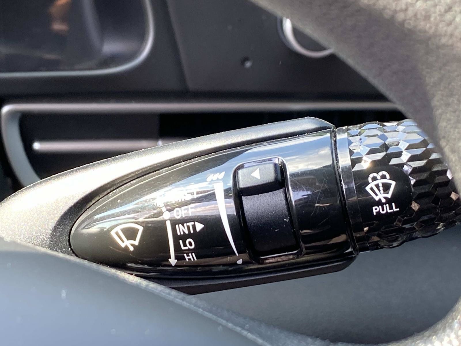 Used 2021 Hyundai Elantra SE FWD image 17