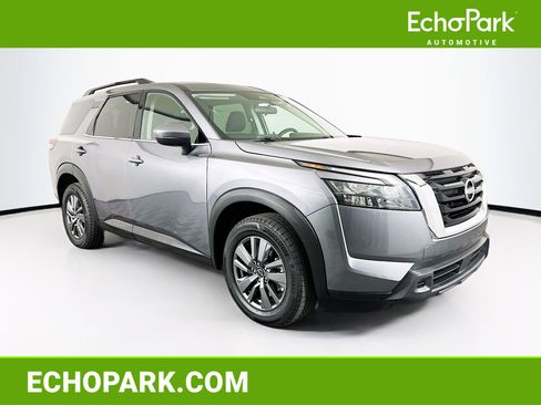 Used 2025 Nissan Pathfinder SV image 1