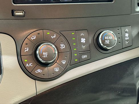 Used 2013 Toyota Sienna L w/ Towing Pkg image 22