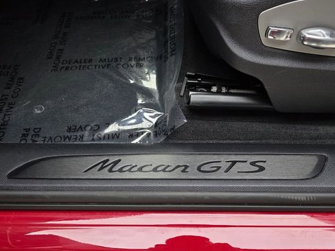 Certified 2025 Porsche Macan GTS AWD/4WD image 33