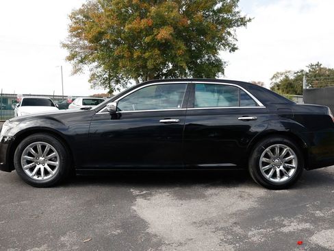 Used 2014 Chrysler 300 C image 2