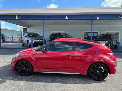 Used 2016 Hyundai Veloster Turbo image 2