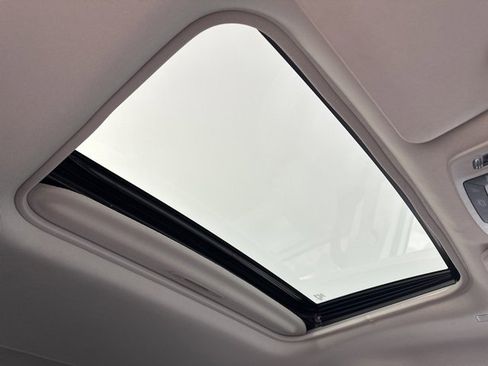 Used 2023 Toyota Sienna XLE image 27