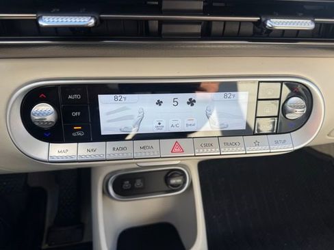 Used 2023 Genesis GV60 Advanced image 32