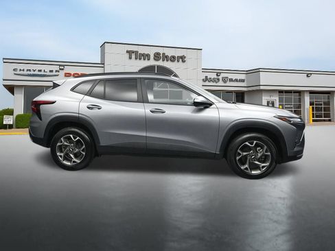 Used 2025 Chevrolet Trax LT w/ LT Convenience Package FWD image 6