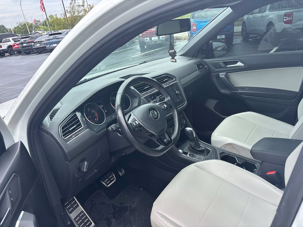 Used 2020 Volkswagen Tiguan SE R-Line FWD image 4