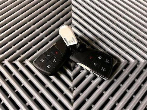 Used 2025 GMC Acadia Denali w/ Super Cruise Package image 11