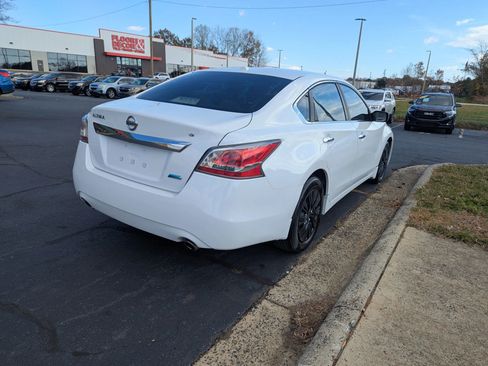 Used 2014 Nissan Altima 2.5 S w/ Display Audio Package image 7