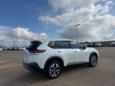 Certified 2023 Nissan Rogue SV FWD image 17