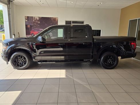 Used 2024 Ford F150 XLT w/ XLT Black Appearance Package RWD image 4