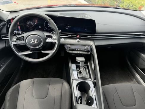 Used 2025 Hyundai Elantra SEL FWD image 9