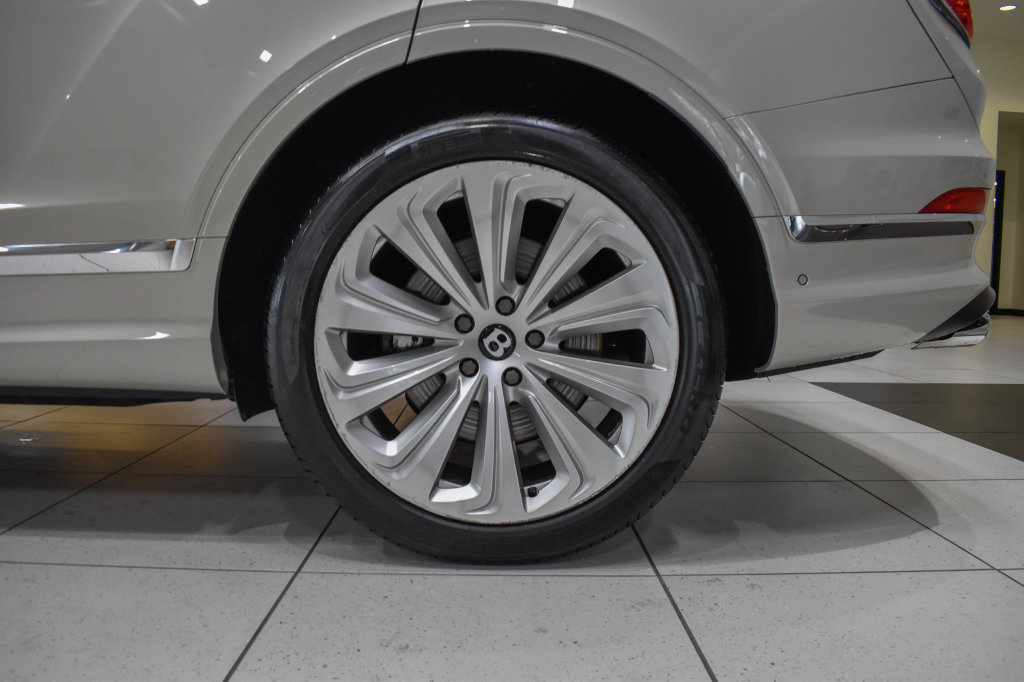 Used 2023 Bentley Bentayga AWD/4WD image 15