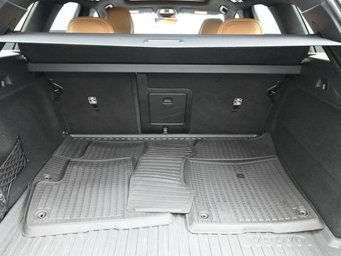 Used 2024 Volvo XC60 B5 Ultimate w/ Protection Package Premier AWD/4WD image 32