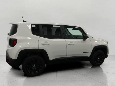 Used 2023 Jeep Renegade Latitude AWD/4WD image 3