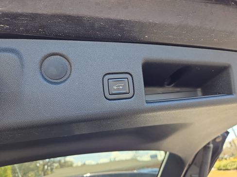 Used 2020 Chevrolet Equinox LT image 13