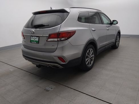 Used 2017 Hyundai Santa Fe SE image 9