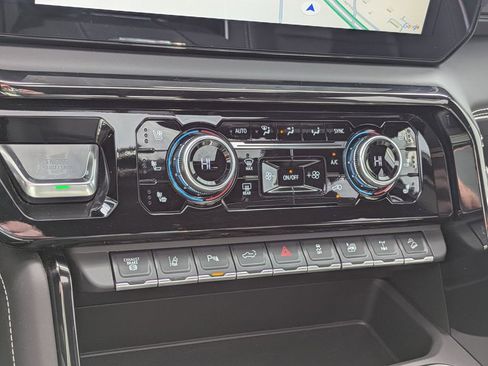 Used 2025 GMC Sierra 2500 AT4X image 15