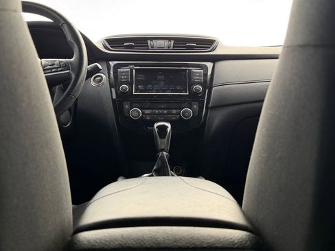 Used 2020 Nissan Rogue SV image 20