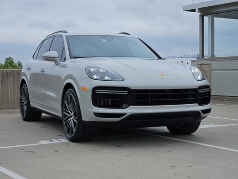 Certified 2022 Porsche Cayenne Turbo AWD/4WD image 10