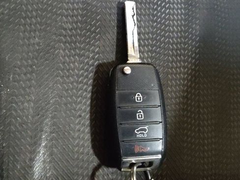 Used 2017 Kia Sportage LX image 32