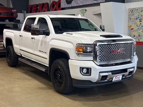 Used 2017 GMC Sierra 3500 Denali image 23