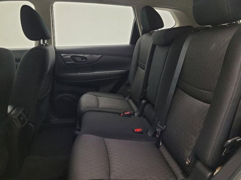 Used 2020 Nissan Rogue S FWD image 18