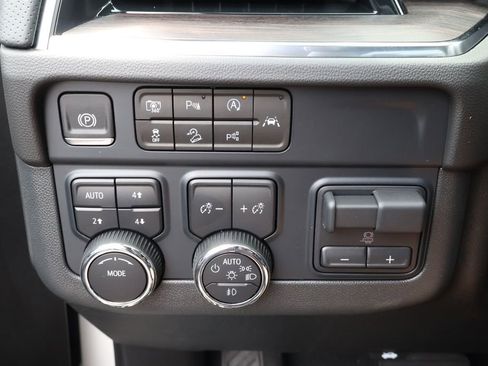 New 2025 Chevrolet Suburban Premier image 20