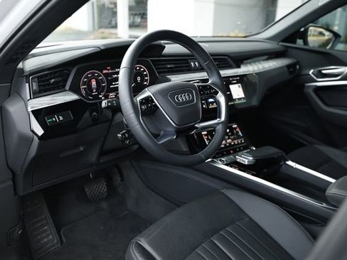 Used 2022 Audi e-tron Premium Plus image 19