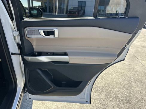 Used 2020 Ford Explorer Limited image 16
