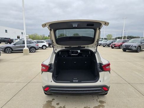 New 2026 Chevrolet Traverse Z71 w/ LPO, Floor Liner Package AWD/4WD image 22