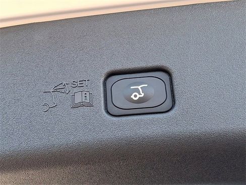 Used 2025 Lincoln Nautilus Reserve image 31