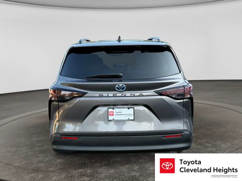 Used 2024 Toyota Sienna LE AWD/4WD image 6