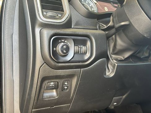 Used 2025 RAM 1500 Laramie AWD/4WD image 28