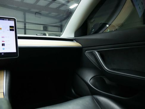 Used 2019 Tesla Model 3 Standard Range Plus image 38