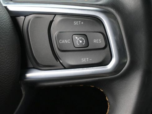 Used 2020 Jeep Wrangler Unlimited Sahara image 6