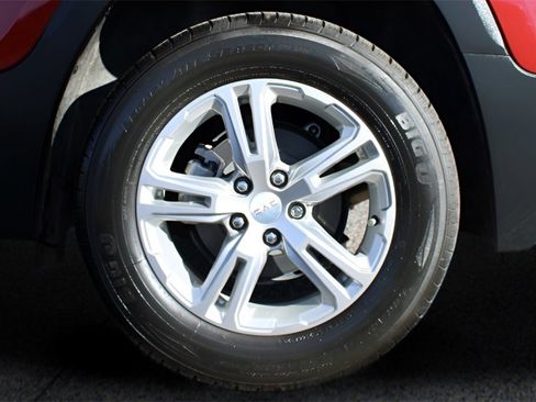 Used 2023 GMC Terrain SLE image 10