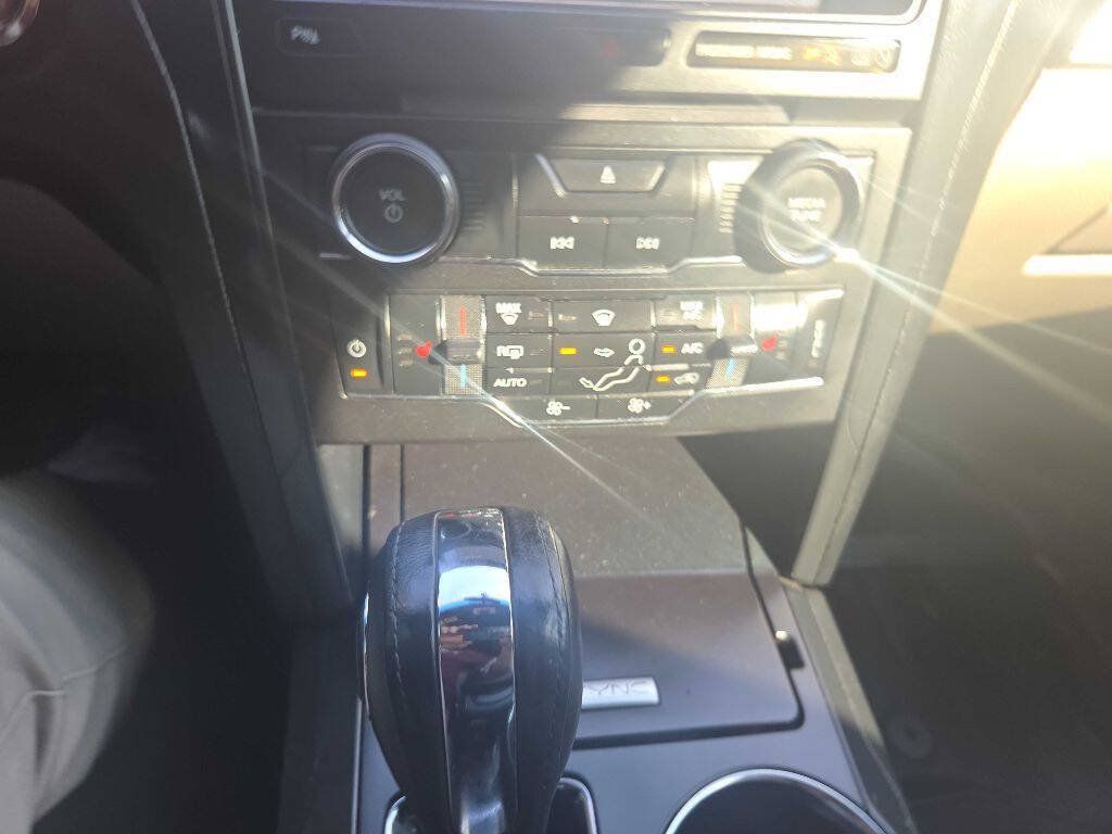 Used 2018 Ford Explorer XLT w/ Equipment Group 202A FWD image 34