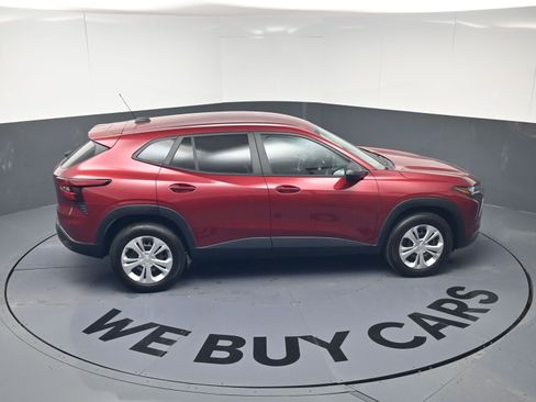 Used 2024 Chevrolet Trax LS w/ Driver Confidence Package image 33