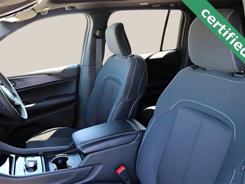 Used 2025 Jeep Grand Cherokee Laredo X image 21