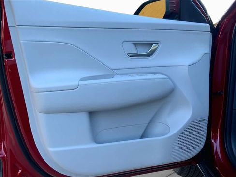 Used 2025 Hyundai Kona Limited FWD image 22