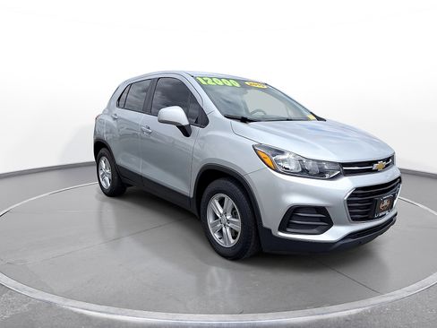 Used 2019 Chevrolet Trax LS FWD image 2