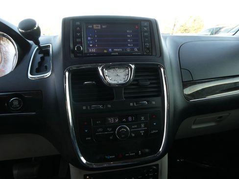 Used 2011 Chrysler Town & Country Touring-L w/ Entertainment Group #2 image 20