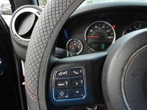 Used 2017 Jeep Wrangler Unlimited Sahara w/ Connectivity Group image 23