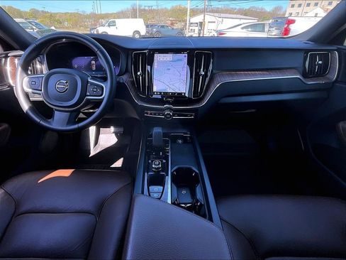 Used 2022 Volvo XC60 B5 Momentum w/ Climate Package AWD/4WD image 21