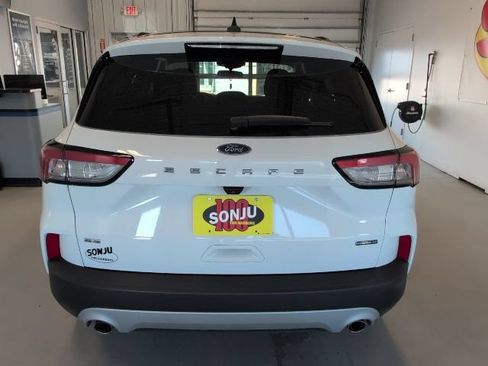 Used 2022 Ford Escape SE w/ Convenience Package AWD/4WD image 4