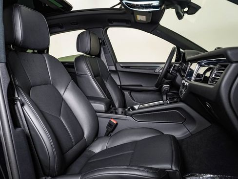 Certified 2026 Porsche Macan AWD/4WD image 15