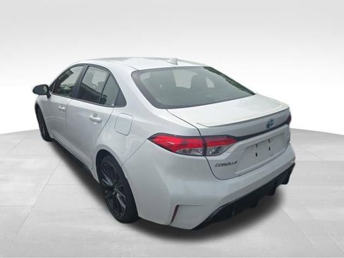 Used 2025 Toyota Corolla SE FWD image 3